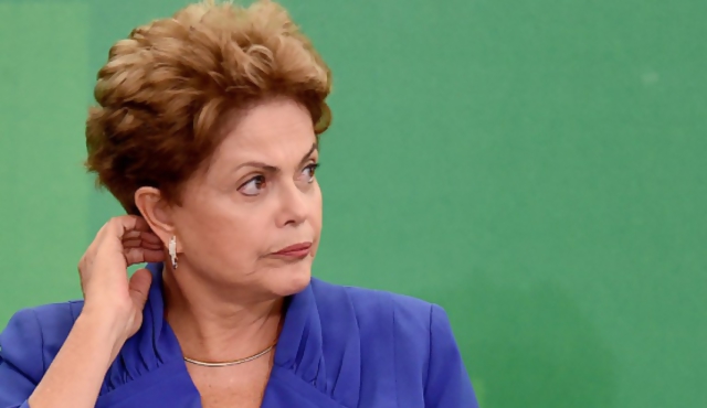 Ocho de cada 10 brasileños creen que Rousseff sabía de corrupción en Petrobras