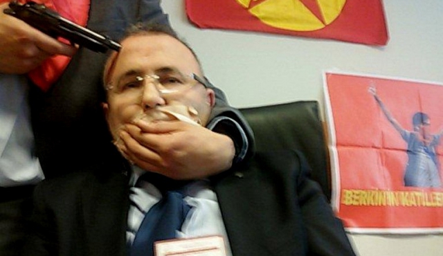 Muere fiscal turco secuestrado por grupo radical