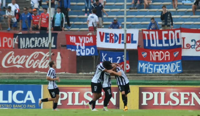 Wanderers gana y Nacional toca fondo 