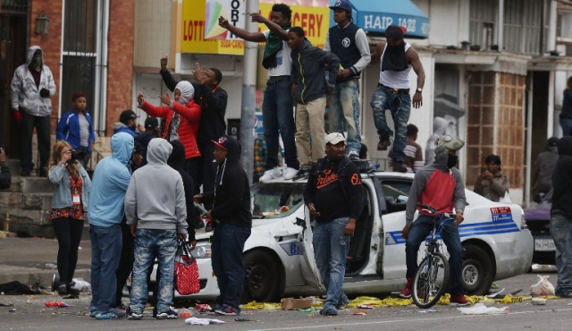 Toque de queda por disturbios raciales en Baltimore