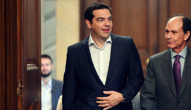 Acuerdo entre Tsipras y Merkel para que Grecia presente propuestas de pago