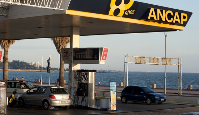 Ancap propone rebaja de 2,3% en combustibles