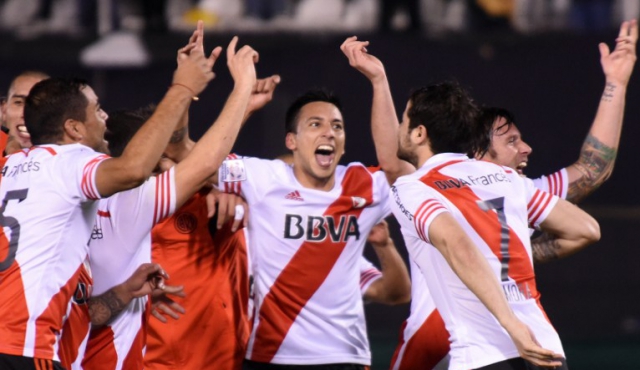 Con cinco uruguayos, se juega la primera final de la Libertadores