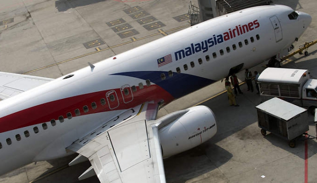 Resto de avión encontrado en isla de la Reunión relanza el enigma del vuelo MH370​