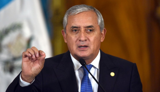 Renuncia el presidente de Guatemala acusado de corrupción