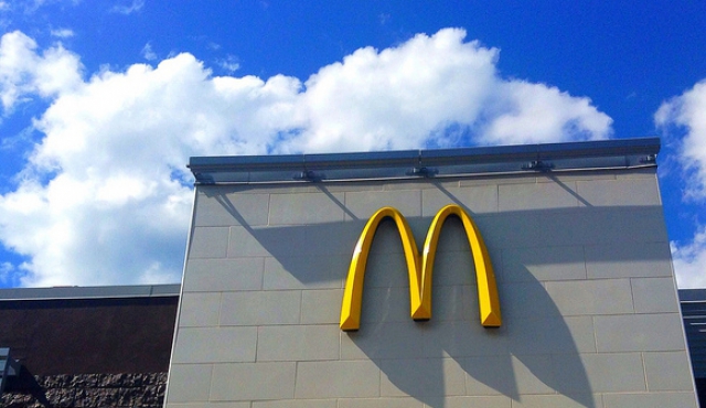 McDonalds ensaya una revolución: atender como en un restaurante tradicional