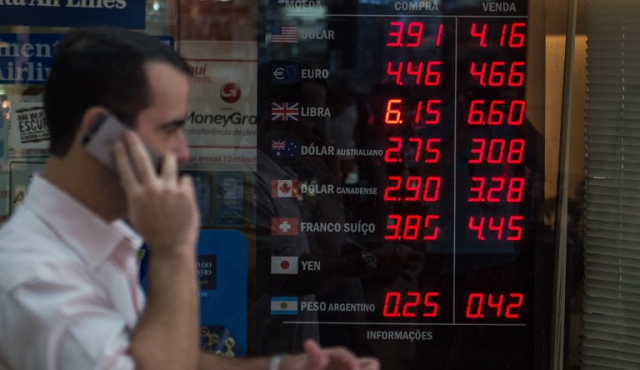 Real cae al menor valor de su historia