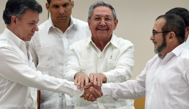 Histórico acuerdo abre paso a la paz en Colombia