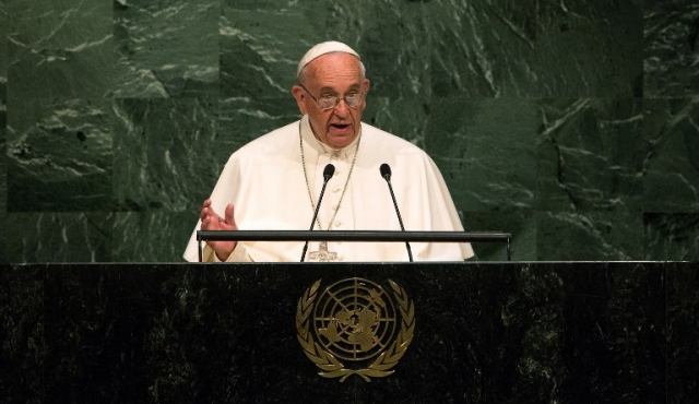 El papa critica en ONU “asfixia” de sistema financiero mundial