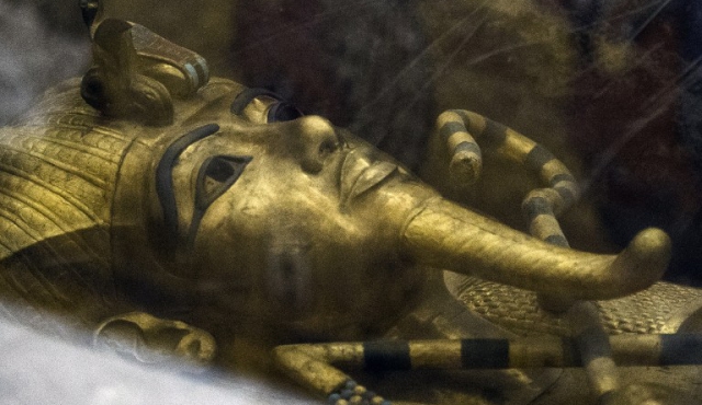 ¿Yace la reina Nefertiti junto a la tumba de Tutankamón?