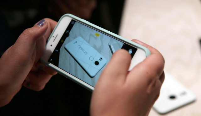 Google contraataca a Apple con teléfonos Nexus y nueva tableta