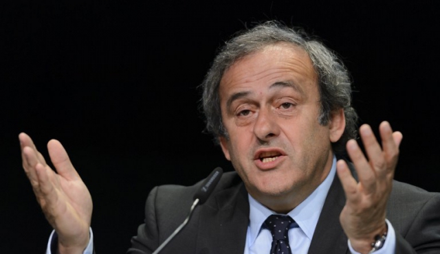 Las grietas en las explicaciones de Platini comprometen su defensa
