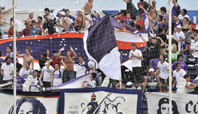 Defensor suspende al hincha que lanzó petardos