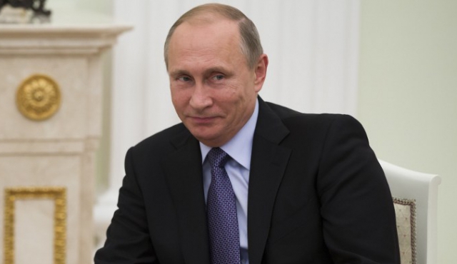 Putin crea organización juvenil inspirada en la época soviética