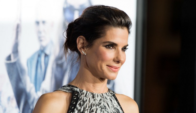 Sandra Bullock y George Clooney se meten en política boliviana en su último film
