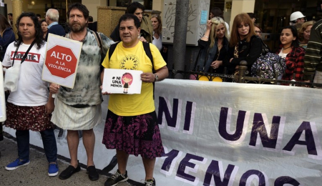 Argentina: hombres marcharon de pollera contra los feminicidios