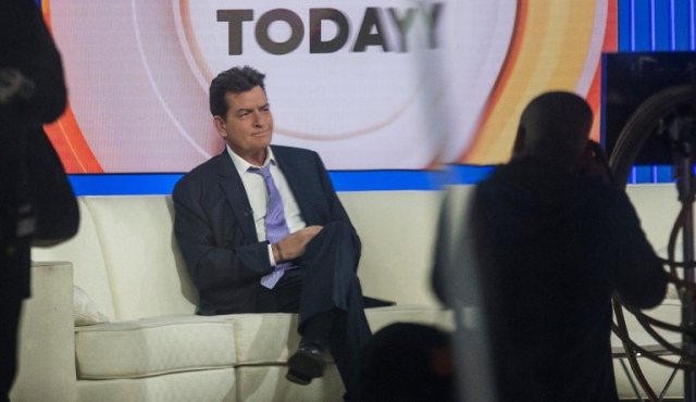 Charlie Sheen se libera de “chantajes” al decir que es portador de VIH