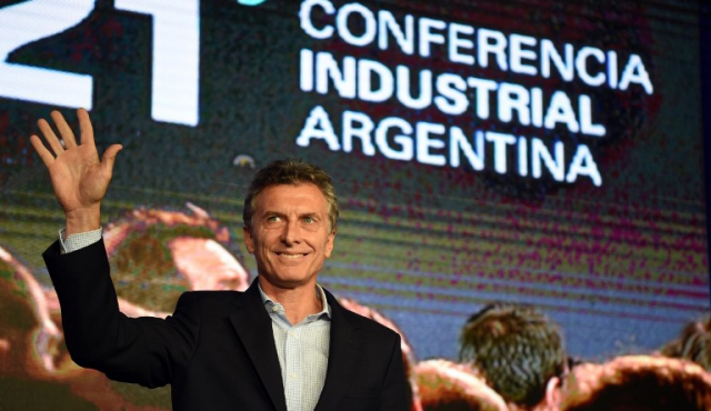 Macri comenzó a desmontar “los cepos” kirchneristas