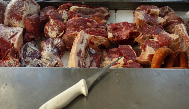 Los asiduos a la carne roja padecen más seguido inflamación en el intestino