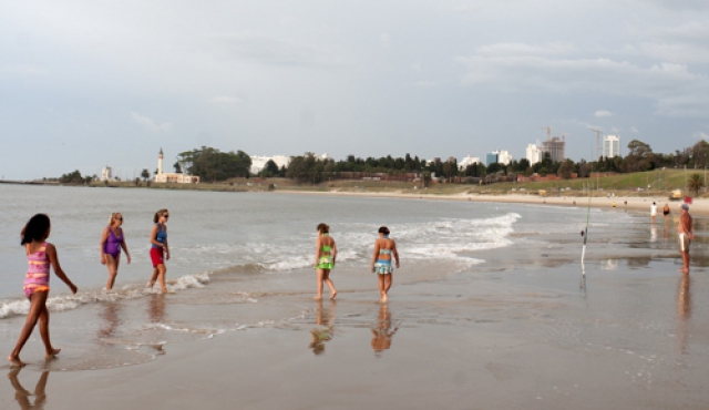 IM recomienda no bañarse en playa Buceo