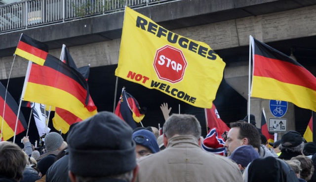 Merkel endurece su discurso sobre los refugiados