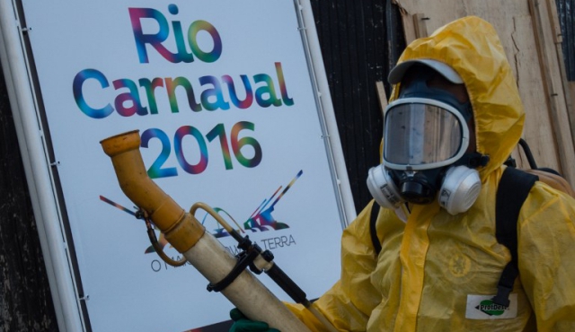 Comienza el Carnaval de Rio, una vacuna de samba contra el zika y la crisis