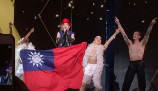 Polémica por imágenes de Madonna envuelta en la bandera taiwanesa