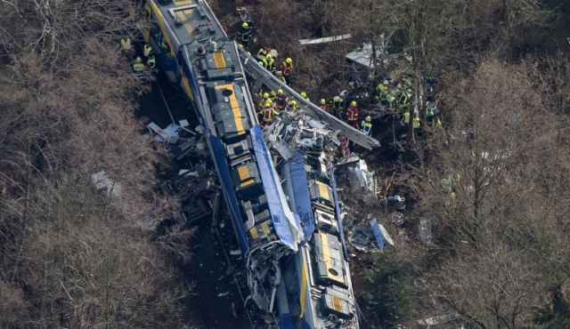 Choque de trenes en Alemania deja nueve muertos