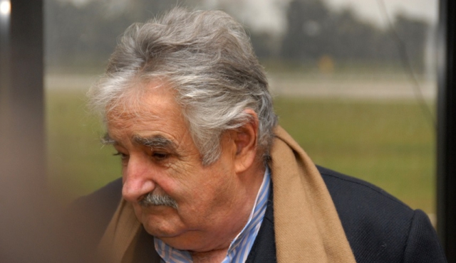 Mujica y las “aventuras” de Valenti