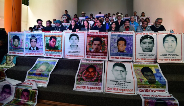Informe argentino descarta que 43 estudiantes mexicanos fueran quemados en basurero