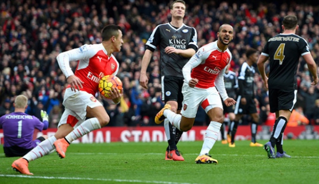Arsenal vence al Leicester y le pone emoción a la Premier