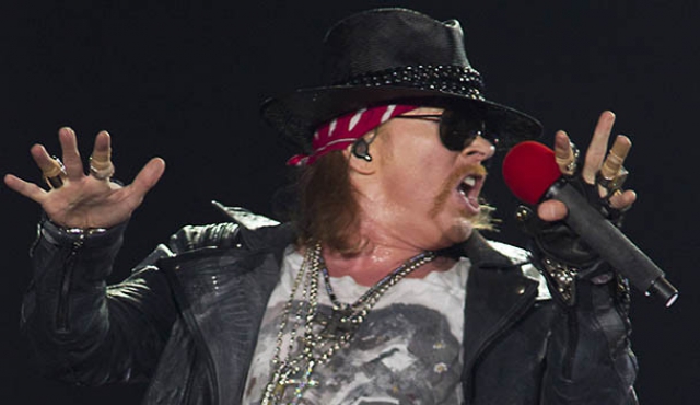 ¿Axl Rose reemplazaría al vocalista de AC/DC?
