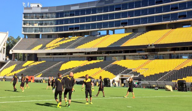 Peñarol entrenó en el Campeón del Siglo por primera vez