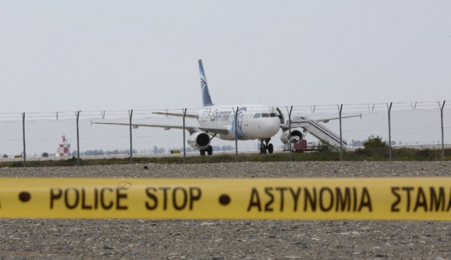 Termina el secuestro de un avión de EgyptAir con pasajeros sanos y salvos