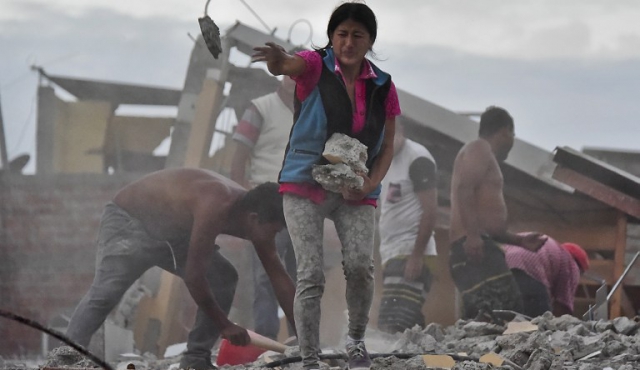 Desesperada búsqueda de supervivientes en Ecuador