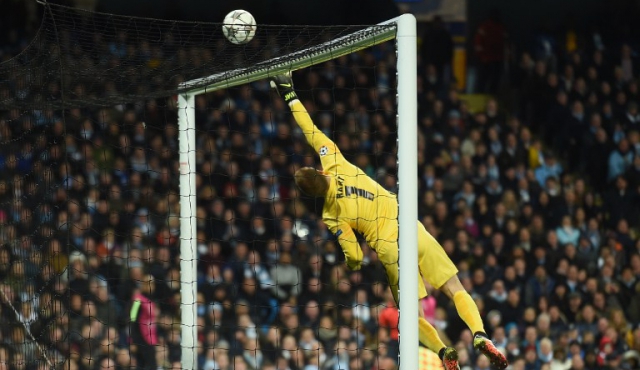 El Madrid sobrevive a la ausencia de Ronaldo pero choca con Hart
