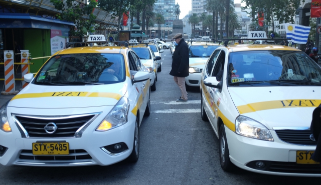 Jubilado provoca nueva batalla entre taxistas y Uber