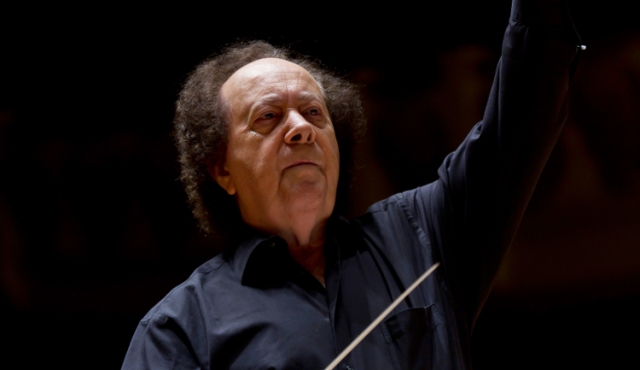 El Maestro José Serebrier estará al frente de la Filarmónica en el Teatro Solís