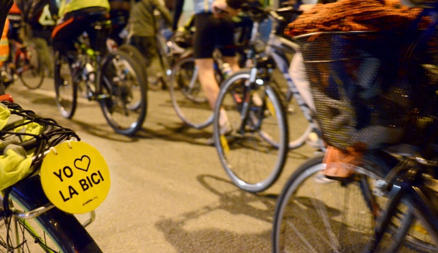 Proyecto de ley propone peatones sin celular y ciclistas sin auriculares