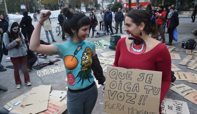 Marcha contra Monsanto en Montevideo