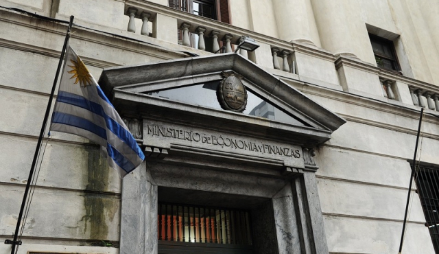 Uruguay emitió deuda a plazo récord y con baja tasa