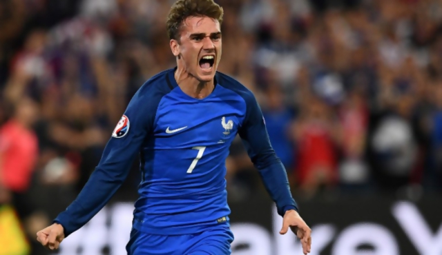 Francia volvió a ganar en la hora y pasó a octavos de su Eurocopa