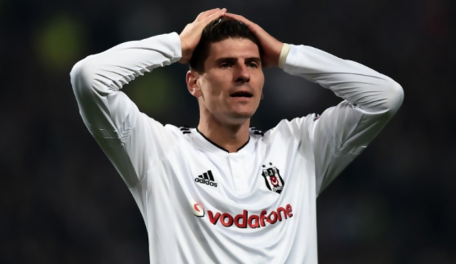Mario Gómez deja el Besiktas turco debido a la “situación política”