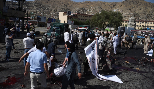 Sangriento atentado reivindicado por el EI contra marcha chiita en Kabul