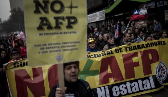 Más de 100.000 chilenos marcharon contra las AFP