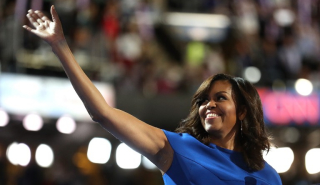 Michelle Obama conmueve a los demócratas con apoyo a Clinton