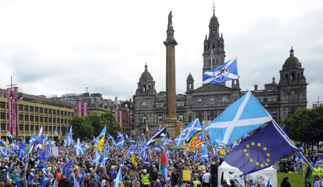 Escocia: miles reclaman nuevo referéndum sobre independencia