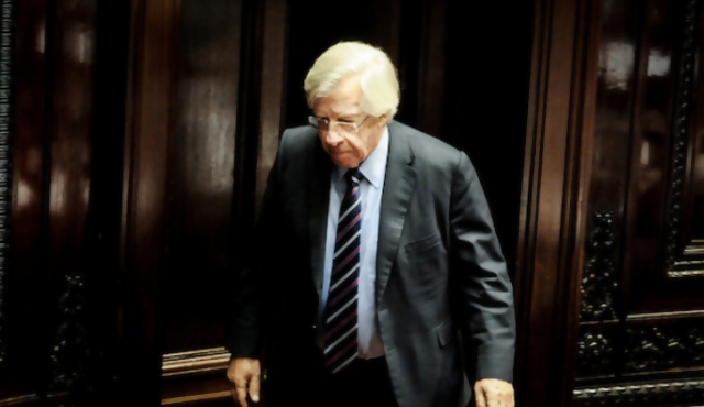 Astori reconoció que el FA incumple un compromiso electoral y la oposición le pegó por “mentir”