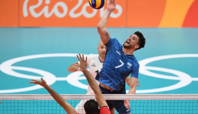 En el nombre del padre: Conte se pone el voleibol argentino al hombro