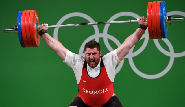 Georgiano Talakhadze se impuso con récord del mundo en +105 kg